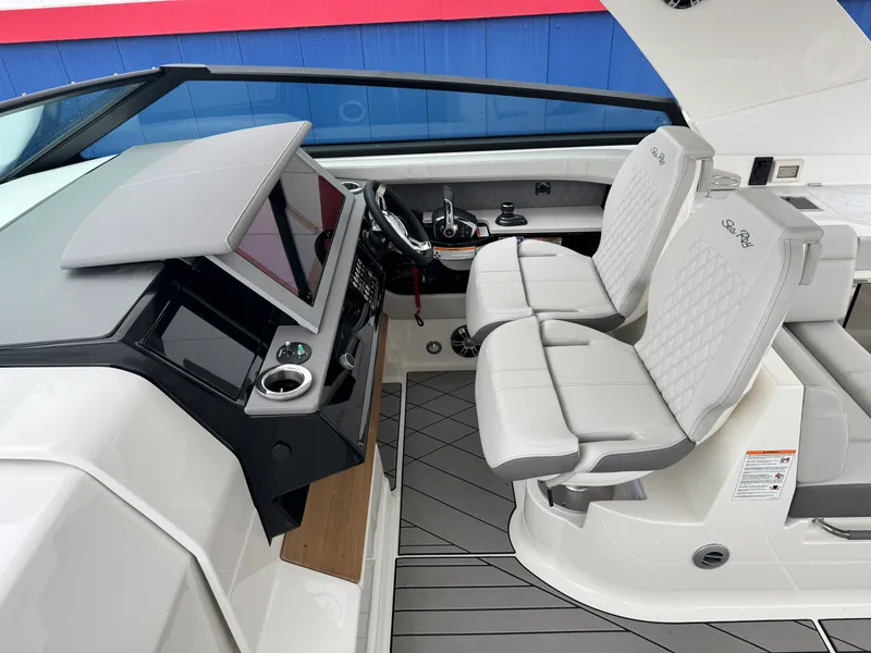 Slide: The Image of Sea Ray SLX 400 2026 - 27