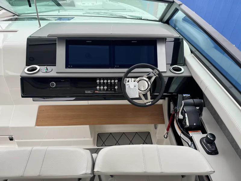 Slide: The Image of Sea Ray SLX 400 2026 - 29