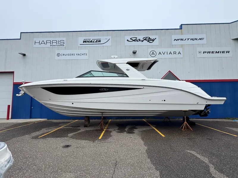 Slide: The Image of Sea Ray SLX 400 2026 - 3