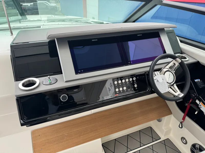 Slide: The Image of Sea Ray SLX 400 2026 - 30