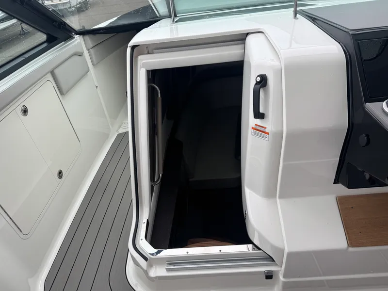 Slide: The Image of Sea Ray SLX 400 2026 - 36