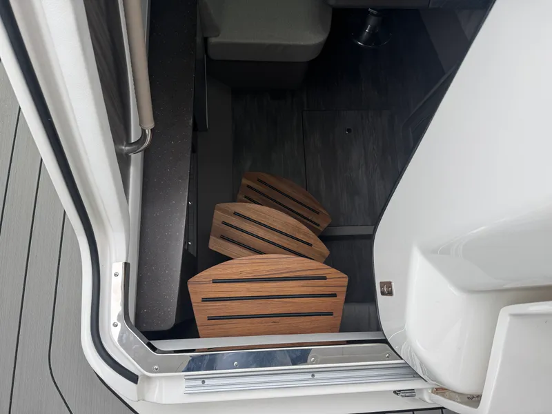 Slide: The Image of Sea Ray SLX 400 2026 - 37