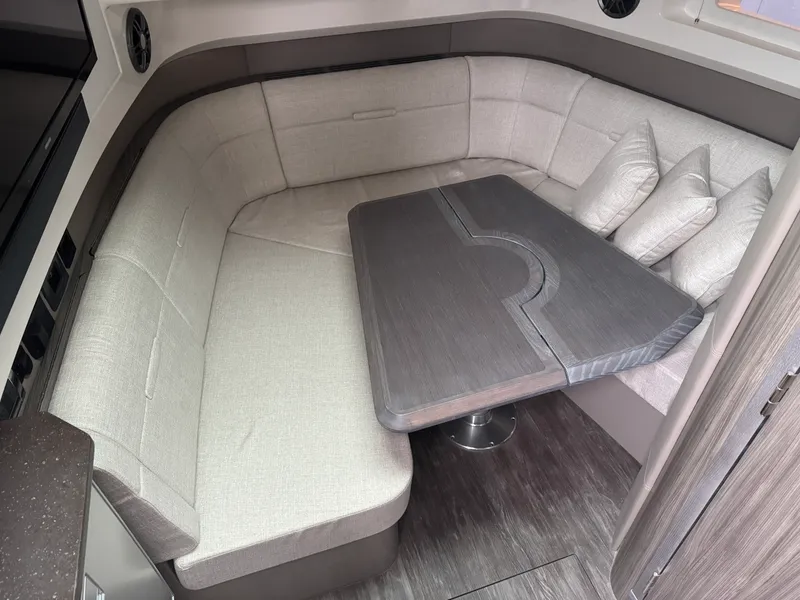 Slide: The Image of Sea Ray SLX 400 2026 - 39