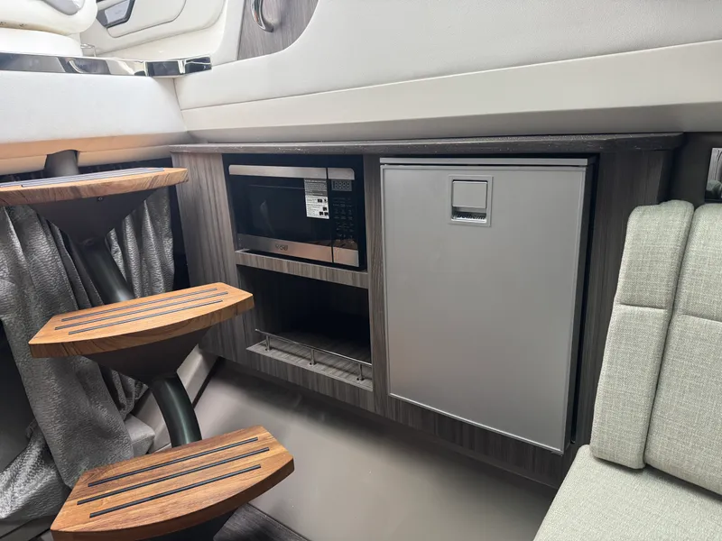 Slide: The Image of Sea Ray SLX 400 2026 - 41