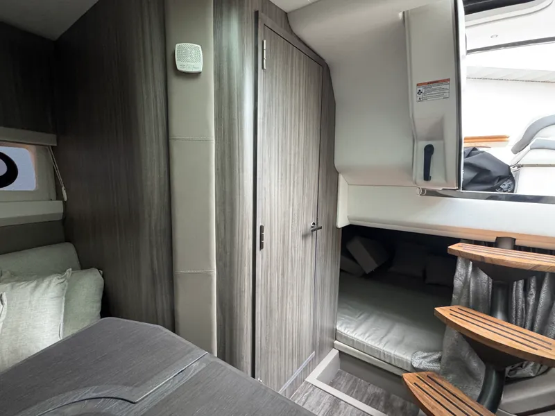 Slide: The Image of Sea Ray SLX 400 2026 - 42