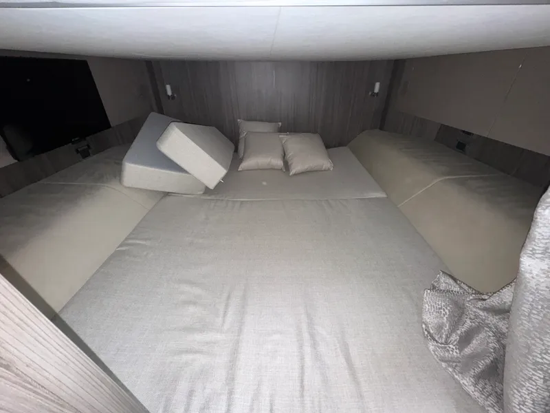 Slide: The Image of Sea Ray SLX 400 2026 - 47