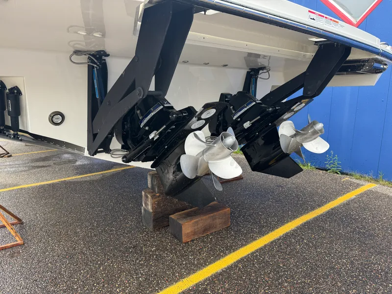 Slide: The Image of Sea Ray SLX 400 2026 - 5