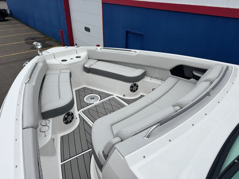 Slide: The Image of Sea Ray SLX 400 2026 - 52