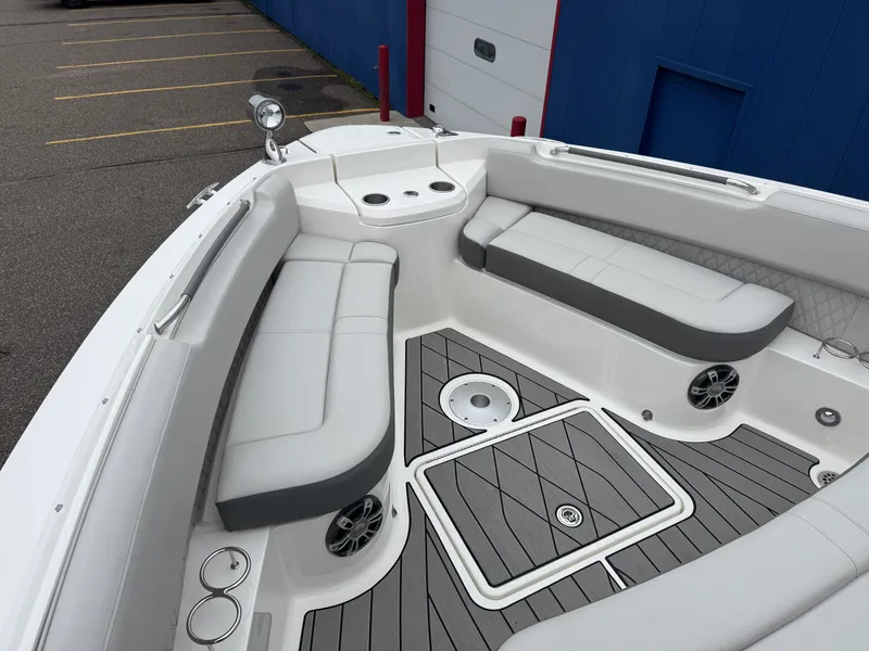 Slide: The Image of Sea Ray SLX 400 2026 - 53