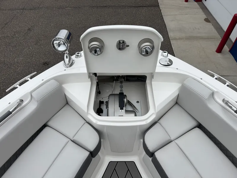 Slide: The Image of Sea Ray SLX 400 2026 - 55