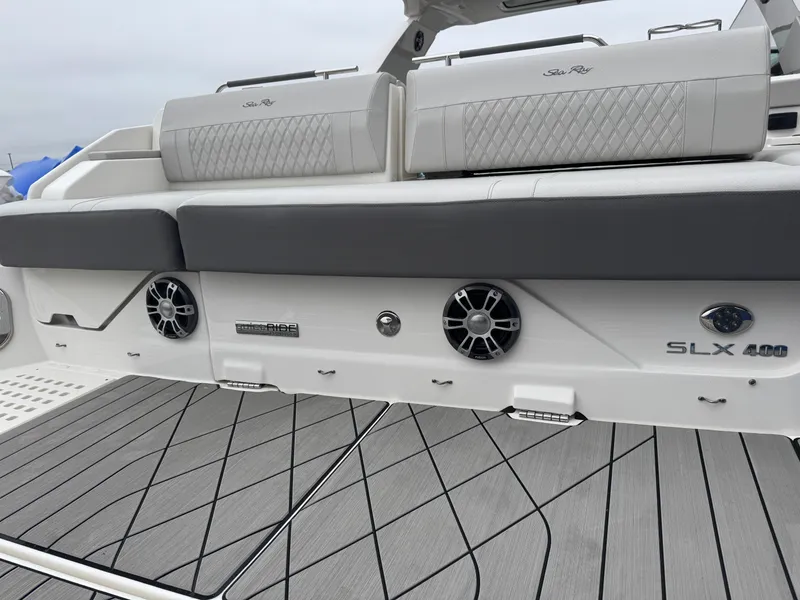 Slide: The Image of Sea Ray SLX 400 2026 - 6