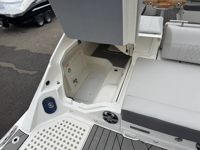 Slide: The Image of Sea Ray SLX 400 2026 - 8