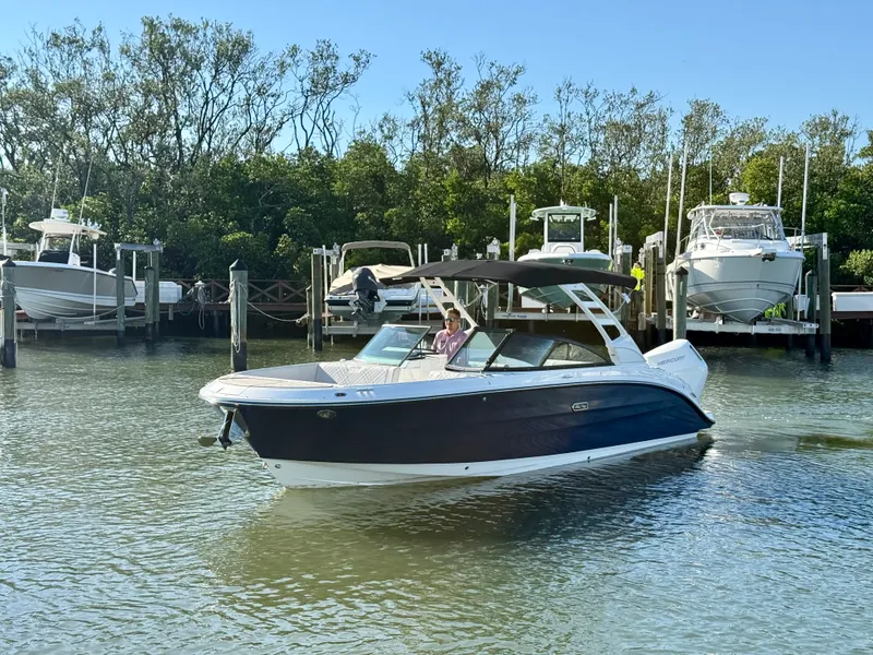 Slide: The Image of Sea Ray SDX 270 Outboard 2025 - 13