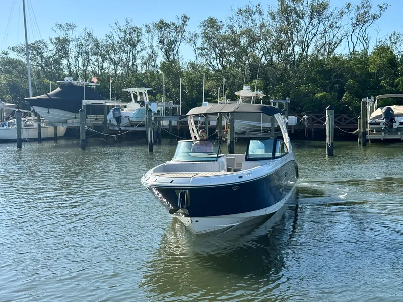 Slide: The Image of Sea Ray SDX 270 Outboard 2025 - 18