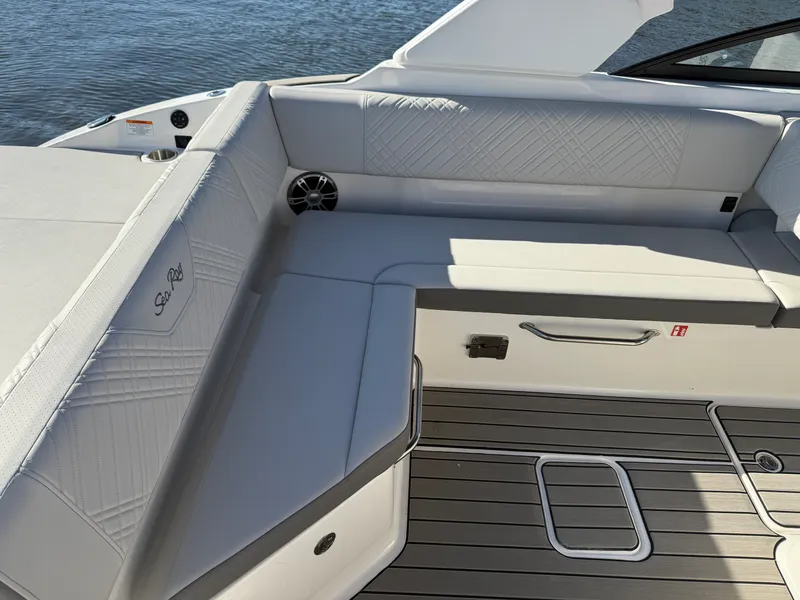 Slide: The Image of Sea Ray SDX 270 Outboard 2025 - 27