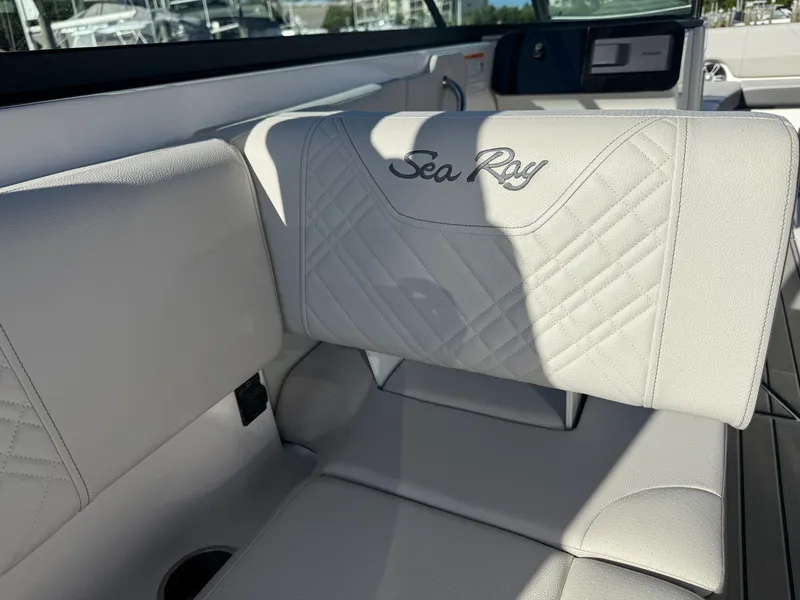 Slide: The Image of Sea Ray SDX 270 Outboard 2025 - 30