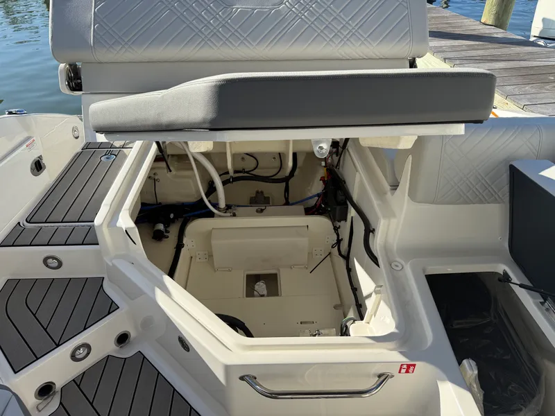 Slide: The Image of Sea Ray SDX 270 Outboard 2025 - 32