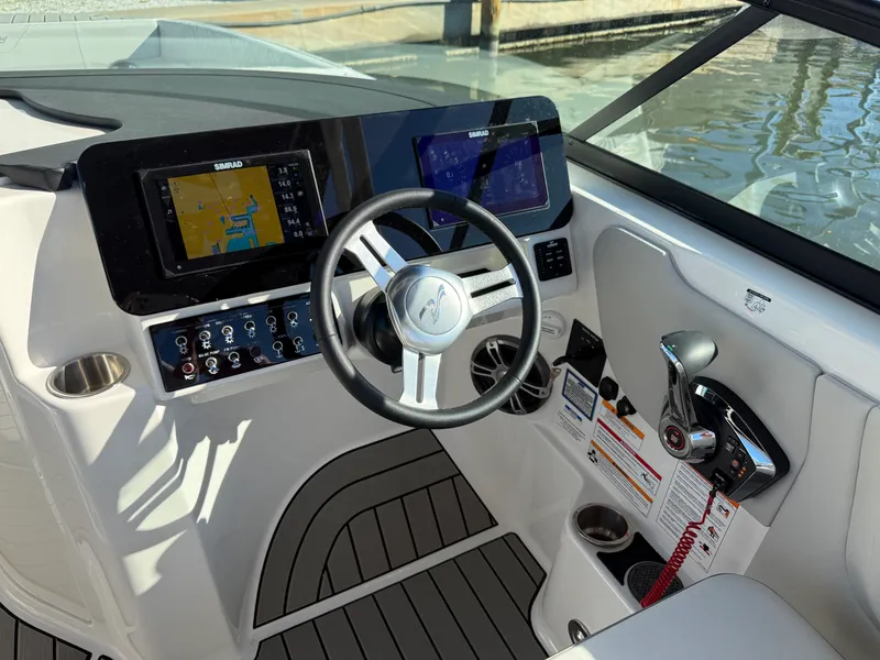 Slide: The Image of Sea Ray SDX 270 Outboard 2025 - 35