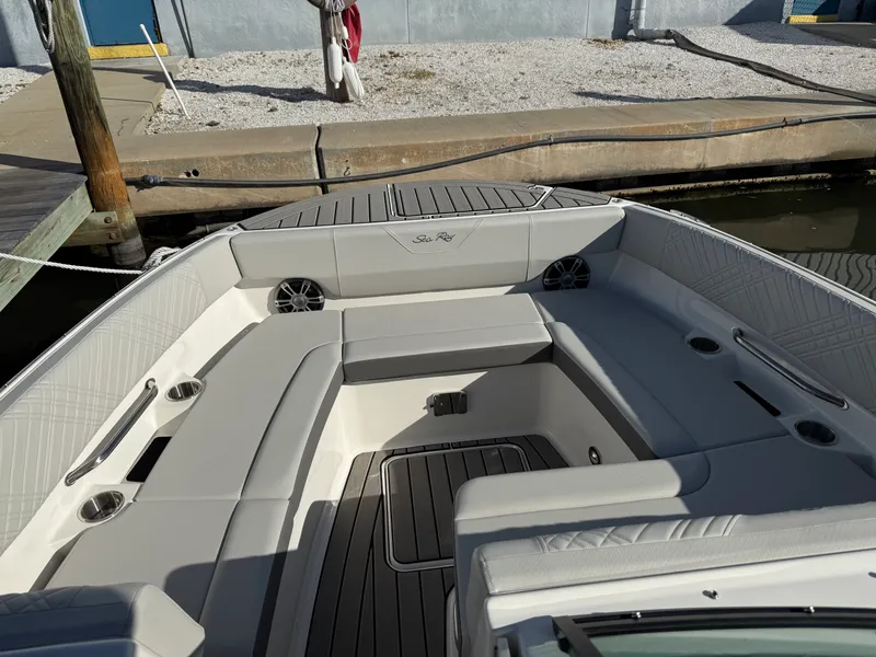 Slide: The Image of Sea Ray SDX 270 Outboard 2025 - 39