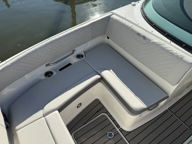 Slide: The Image of Sea Ray SDX 270 Outboard 2025 - 41