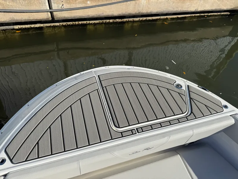 Slide: The Image of Sea Ray SDX 270 Outboard 2025 - 42