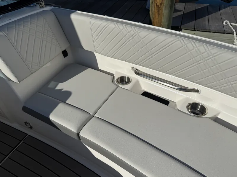 Slide: The Image of Sea Ray SDX 270 Outboard 2025 - 44