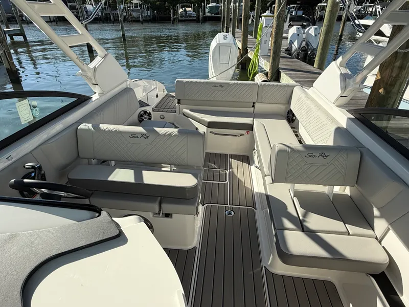 Slide: The Image of Sea Ray SDX 270 Outboard 2025 - 47