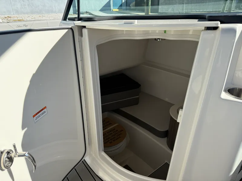 Slide: The Image of Sea Ray SDX 270 Outboard 2025 - 49