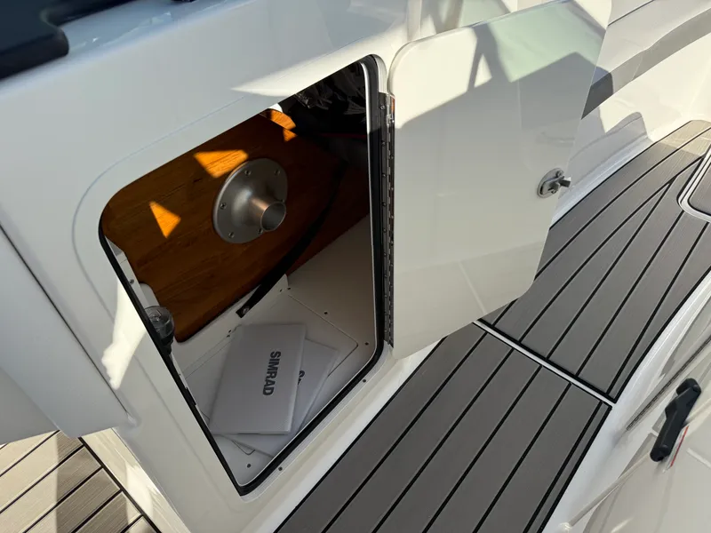 Slide: The Image of Sea Ray SDX 270 Outboard 2025 - 52