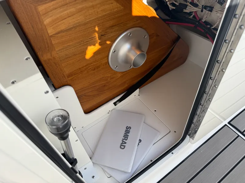 Slide: The Image of Sea Ray SDX 270 Outboard 2025 - 53