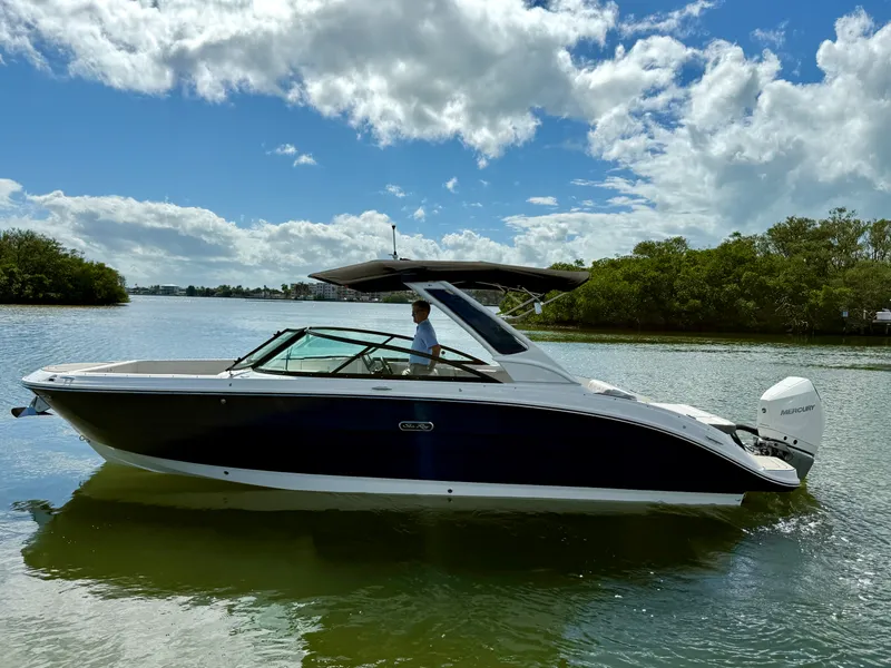 Slide: The Image of Sea Ray SDX 270 Outboard 2025 - 16