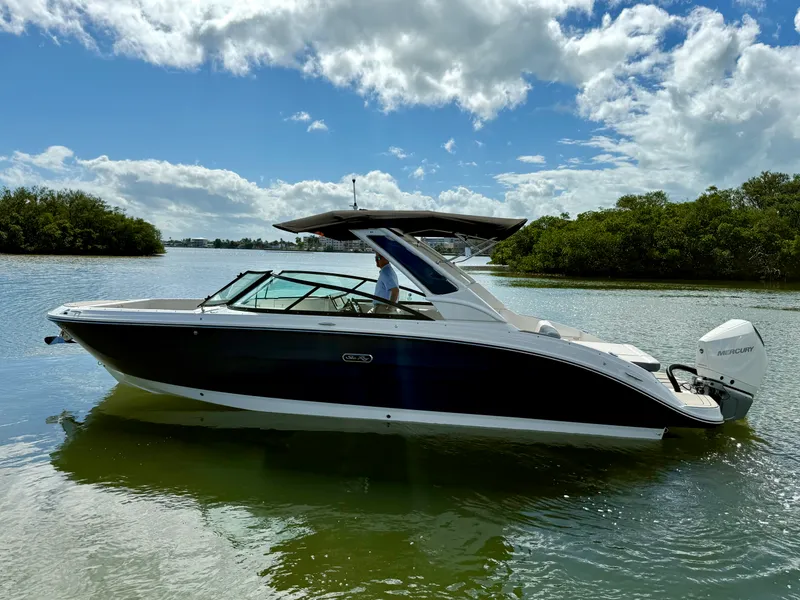 Slide: The Image of Sea Ray SDX 270 Outboard 2025 - 17