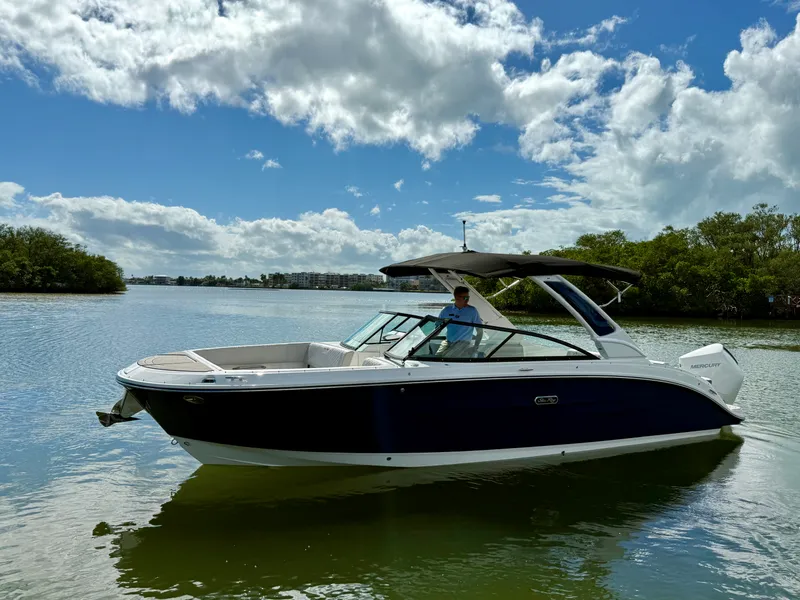 Slide: The Image of Sea Ray SDX 270 Outboard 2025 - 18