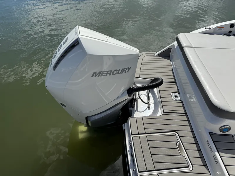 Slide: The Image of Sea Ray SDX 270 Outboard 2025 - 27