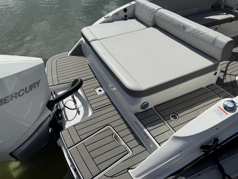 Slide: The Image of Sea Ray SDX 270 Outboard 2025 - 28