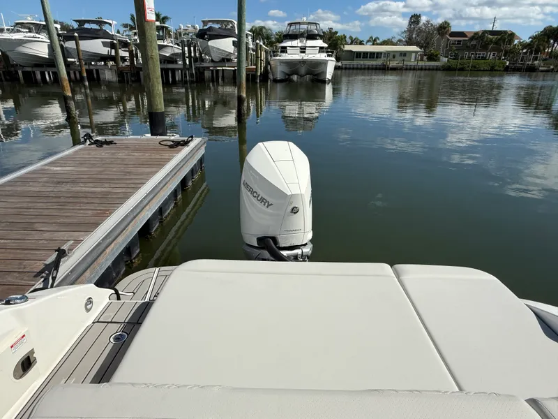 Slide: The Image of Sea Ray SDX 270 Outboard 2025 - 31