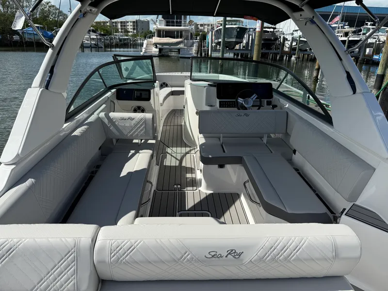 Slide: The Image of Sea Ray SDX 270 Outboard 2025 - 32