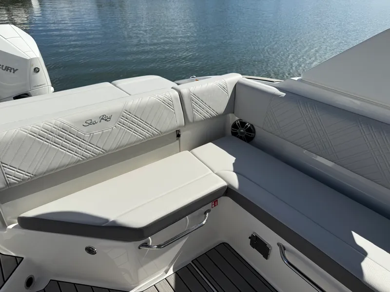 Slide: The Image of Sea Ray SDX 270 Outboard 2025 - 34