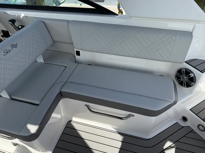 Slide: The Image of Sea Ray SDX 270 Outboard 2025 - 36