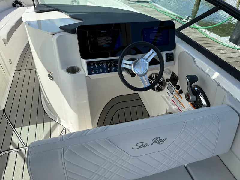 Slide: The Image of Sea Ray SDX 270 Outboard 2025 - 38