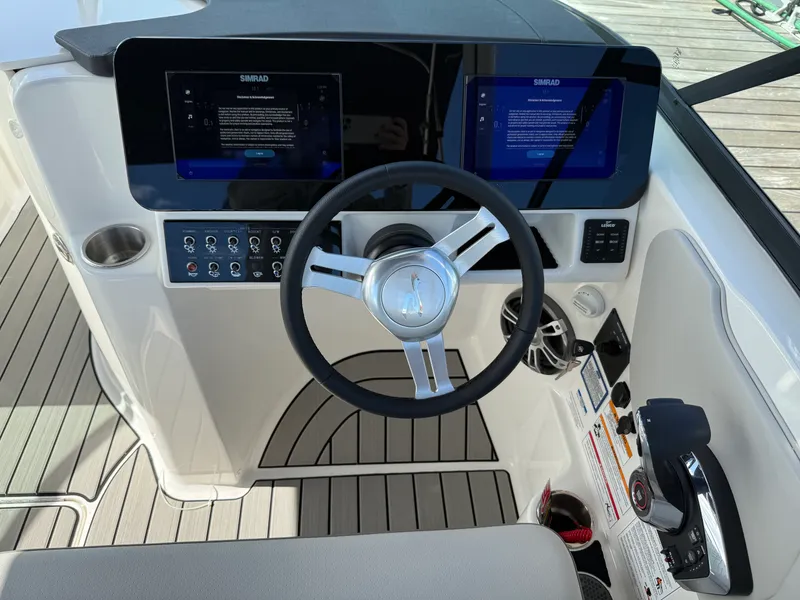 Slide: The Image of Sea Ray SDX 270 Outboard 2025 - 39