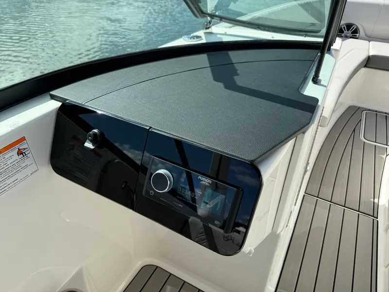 Slide: The Image of Sea Ray SDX 270 Outboard 2025 - 41