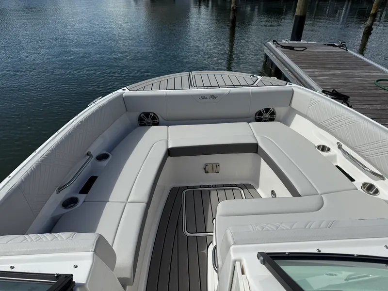 Slide: The Image of Sea Ray SDX 270 Outboard 2025 - 43