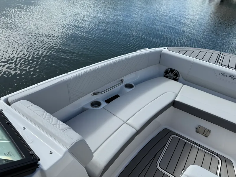 Slide: The Image of Sea Ray SDX 270 Outboard 2025 - 44