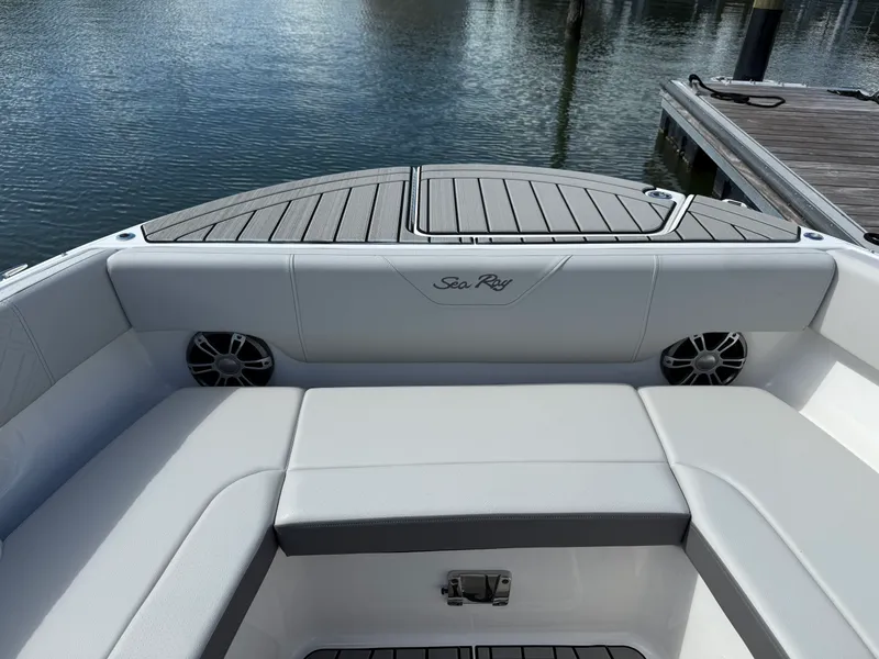 Slide: The Image of Sea Ray SDX 270 Outboard 2025 - 45