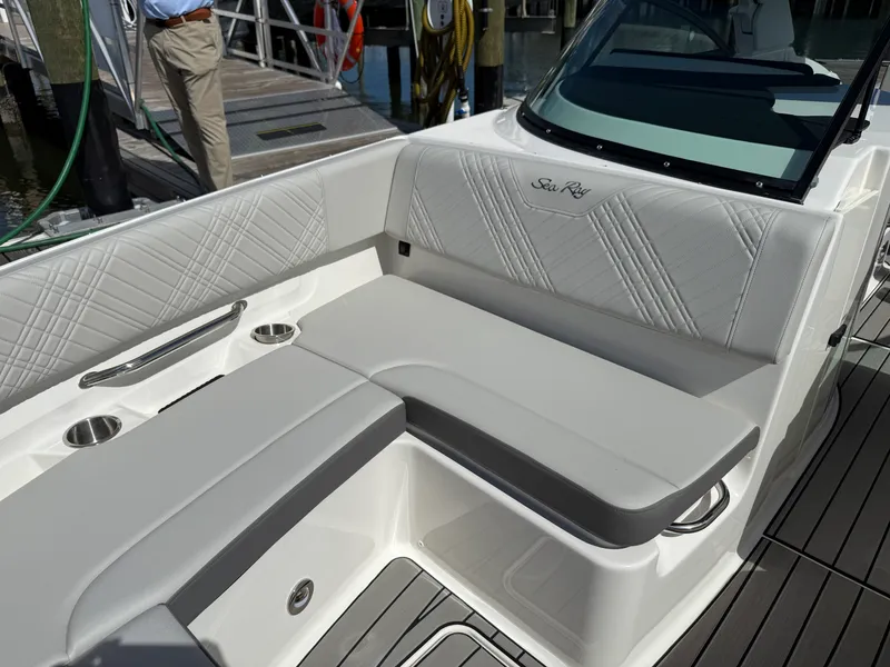 Slide: The Image of Sea Ray SDX 270 Outboard 2025 - 46