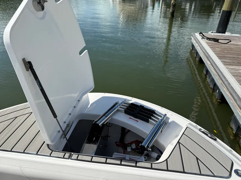 Slide: The Image of Sea Ray SDX 270 Outboard 2025 - 47