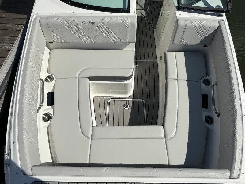 Slide: The Image of Sea Ray SDX 270 Outboard 2025 - 50