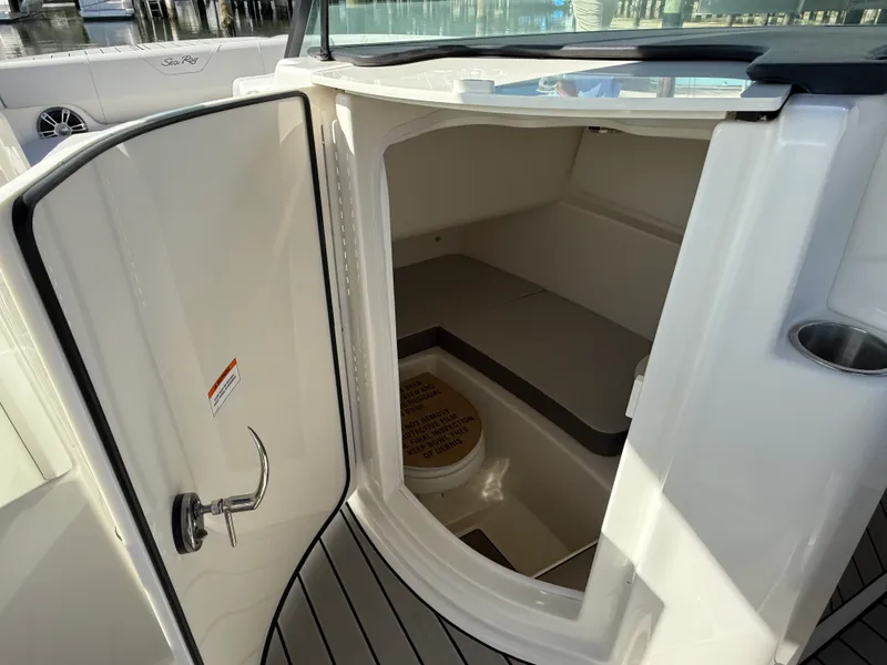 Slide: The Image of Sea Ray SDX 270 Outboard 2025 - 51