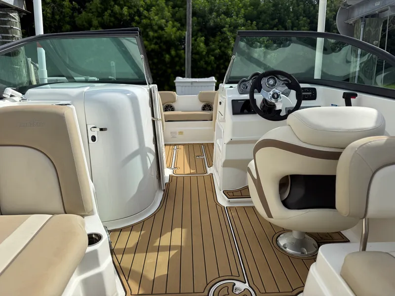 Slide: The Image of NauticStar 223 DC 2022 - 11